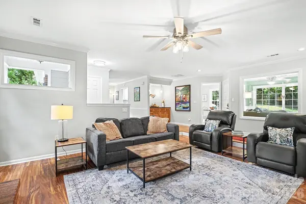 8207 White Horse LN, Charlotte, NC 28270