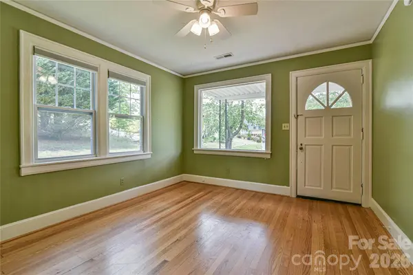 101 E Skyland CIR, Asheville, NC 28804