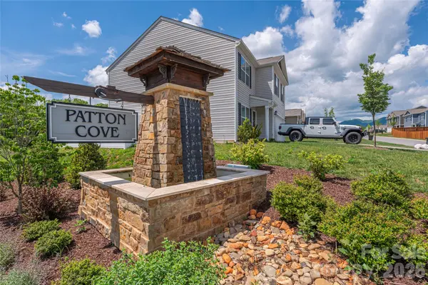 8 Madelyn DR, Clyde, NC 28721