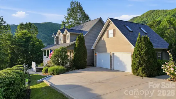 15 Racoon PT, Canton, NC 28716