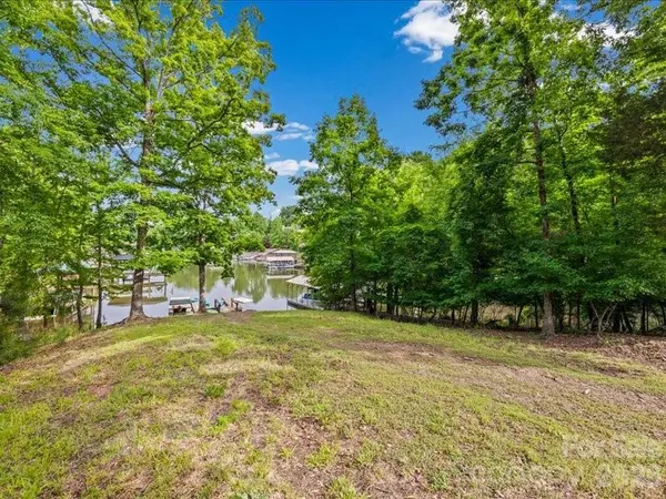 521 Rosebush LN, Clover, SC 29710