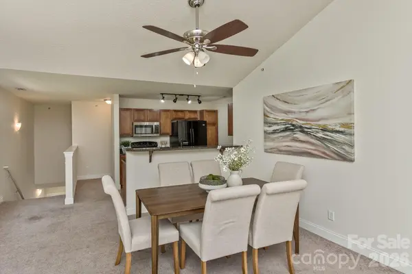 123 Foxden DR #204, Fletcher, NC 28732