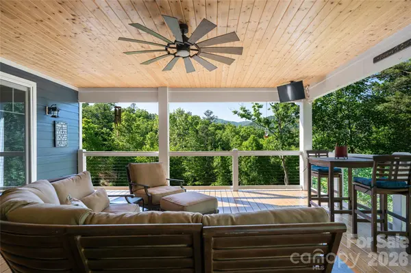 46 Nuthatch CT, Fairview, NC 28730