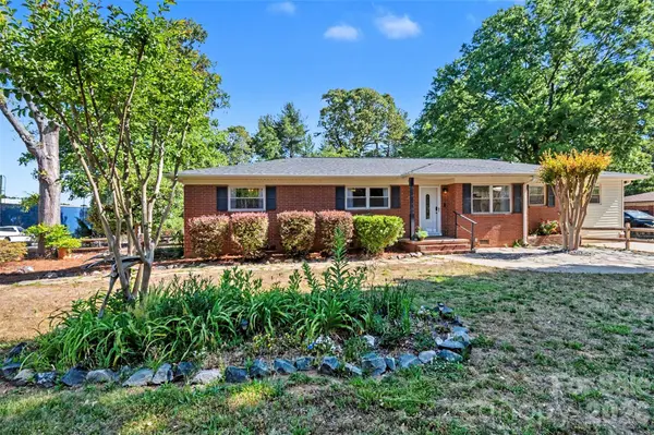 738 Edgemoor DR, Mooresville, NC 28115