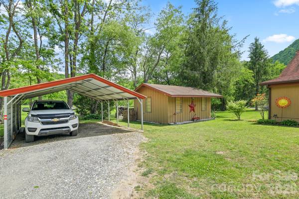 300 Bugle Boy DR, Cullowhee, NC 28723
