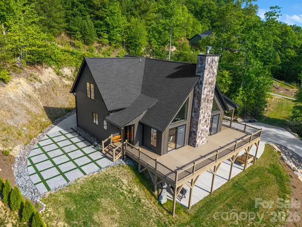 96 Crystal Lake DR, Hendersonville, NC 28739