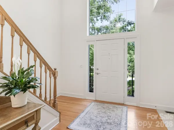 6534 Summertree LN, Charlotte, NC 28270