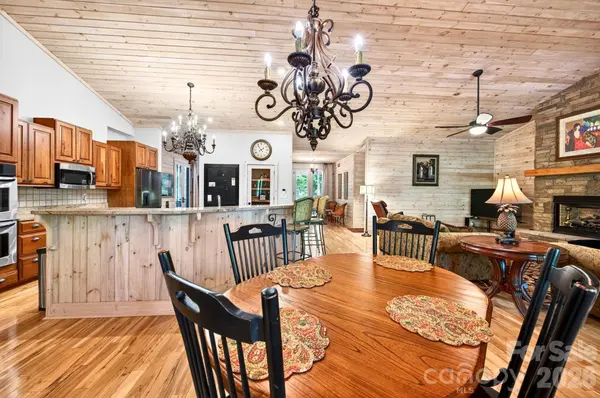 592 Susanna Cove RD, Mars Hill, NC 28754