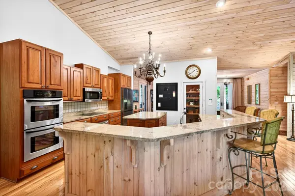 592 Susanna Cove RD, Mars Hill, NC 28754