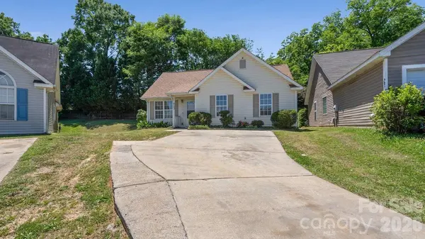 613 Hoskins Ridge LN, Charlotte, NC 28216