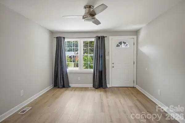 1450 3rd ST, Hickory, NC 28602