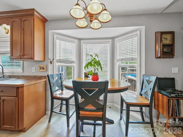 2017 Longhorn DR, Dallas, NC 28034