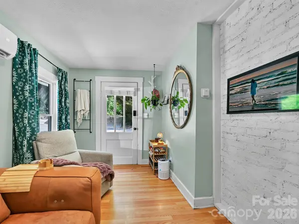 24 Chatham RD, Asheville, NC 28804