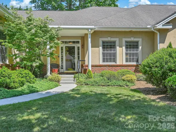 18 Boddington CT, Asheville, NC 28803
