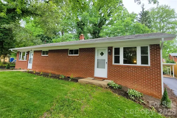 25 Browndale RD, Asheville, NC 28805