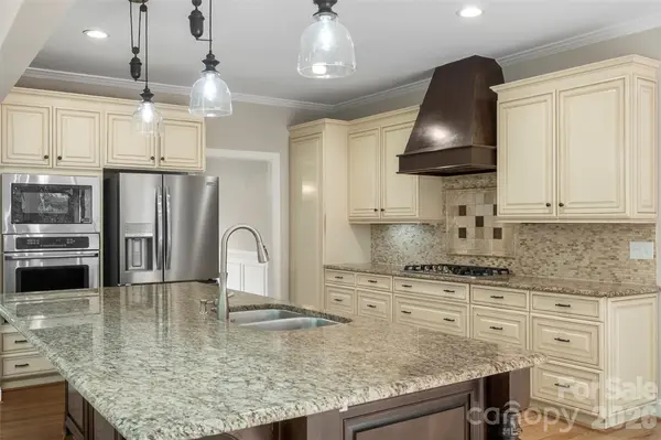 1111 Dobson DR, Waxhaw, NC 28173