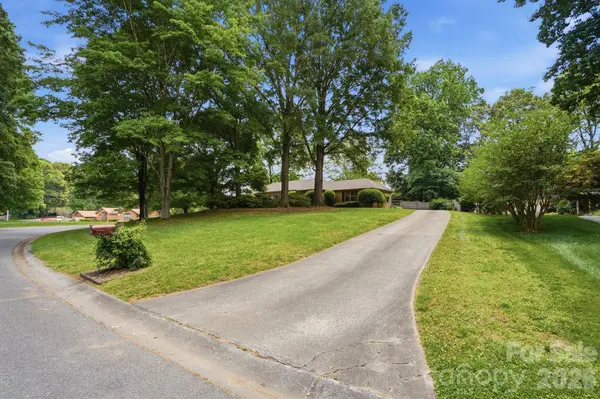 5705 Foxcrest DR, Mint Hill, NC 28227