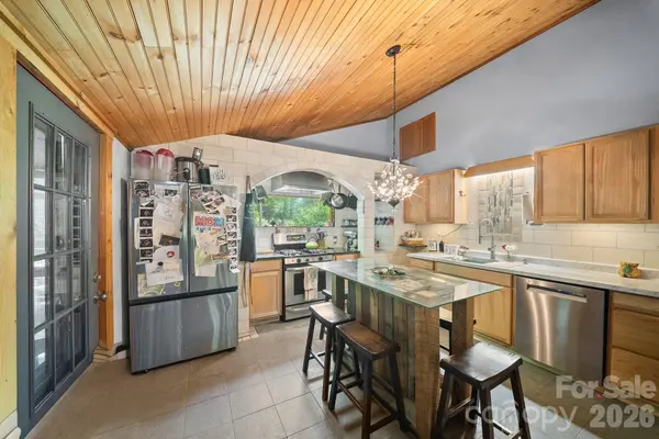4606 Hemphill RD, Waynesville, NC 28785