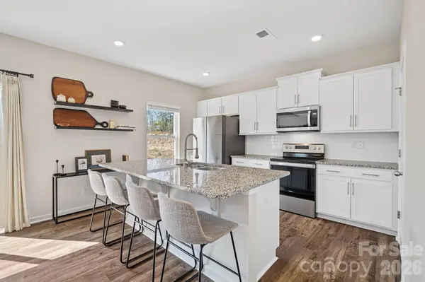 132 Ridgeview LN, Mars Hill, NC 28754