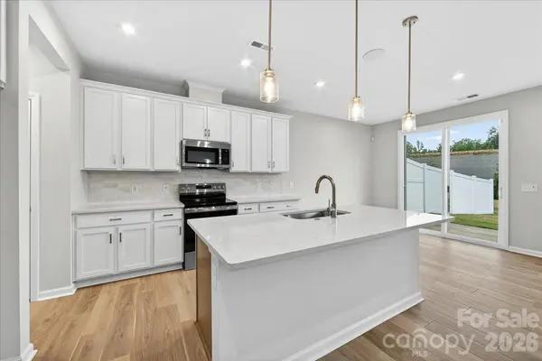 512 Webster LN, Cramerton, NC 28032
