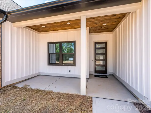 1012 Harrogate DR, Bessemer City, NC 28016