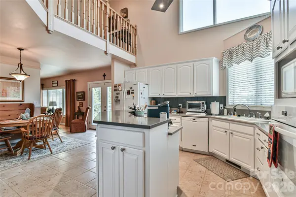518 Forest Ridge DR, Mars Hill, NC 28754