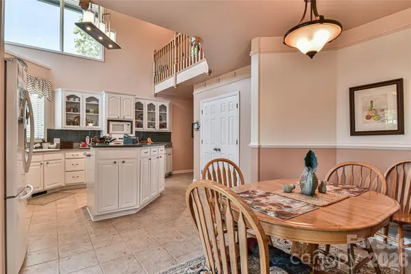 518 Forest Ridge DR, Mars Hill, NC 28754