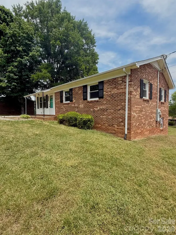130 N Arlington AVE, Jonesville, NC 28642