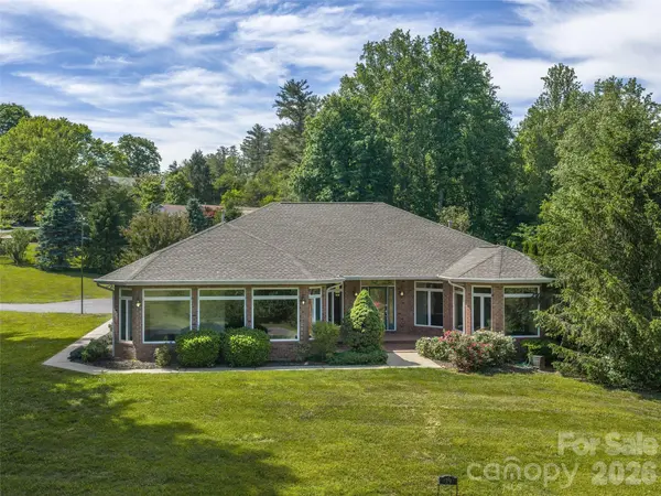 39 Beaumont DR, Hendersonville, NC 28739