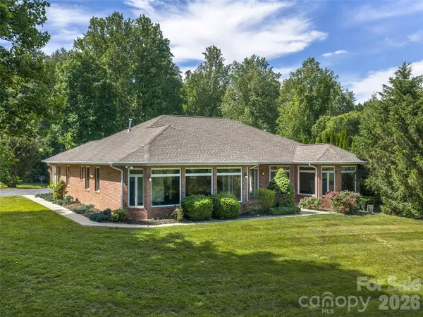 39 Beaumont DR,  Hendersonville,  NC 28739