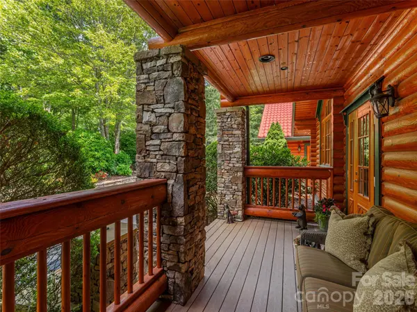 574 Leatherwood DR, Maggie Valley, NC 28751