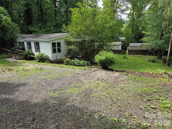4 Boyer DR, Black Mountain, NC 28711