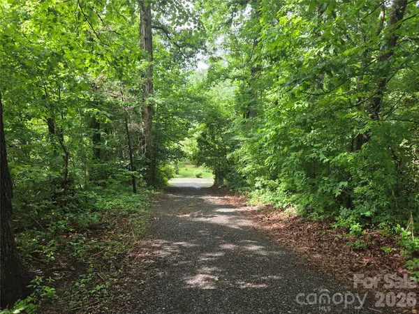 4 Boyer DR, Black Mountain, NC 28711
