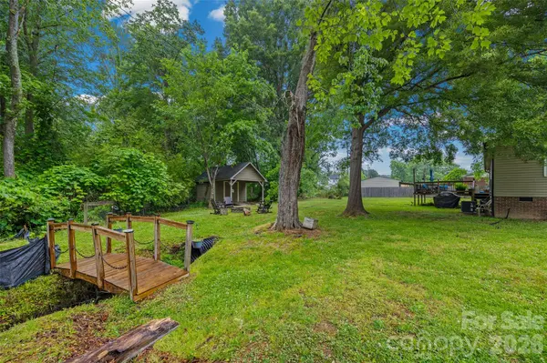 1208 Crowders Mountain RD, Bessemer City, NC 28016