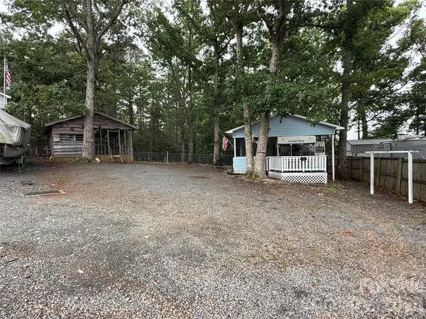 107/109 Holly Cove TRL #E100/101, Mount Gilead, NC 27306