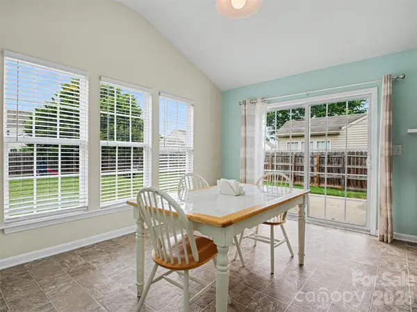 156 Barrington DR, Mount Holly, NC 28120