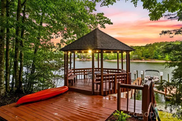 8460 Keven CIR, Sherrills Ford, NC 28673