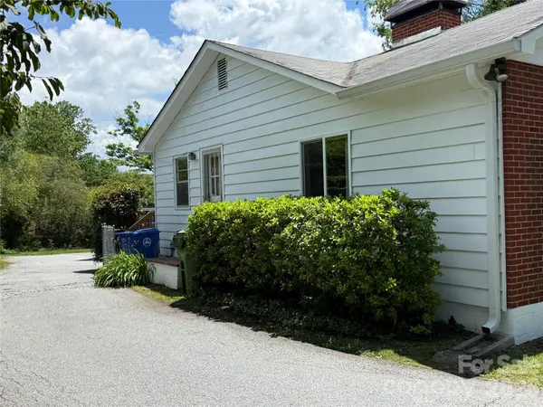 17 N Pershing RD, Asheville, NC 28805