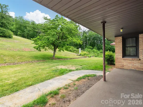 21 Beaverdam RD, Canton, NC 28716