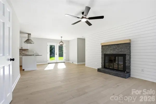1968 12th Street PL NE, Hickory, NC 28601