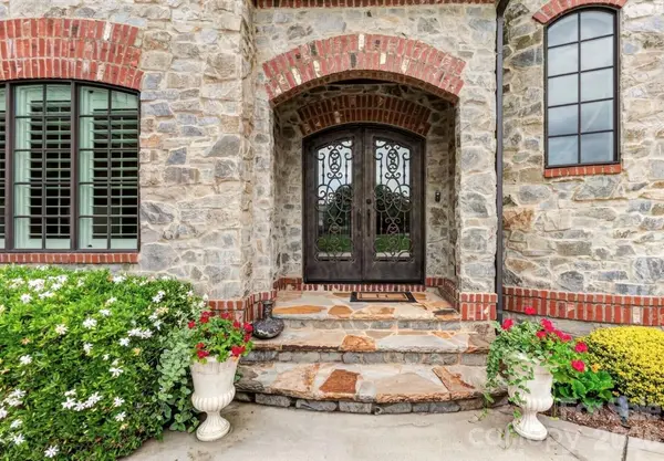 444 Bay Harbour RD, Mooresville, NC 28117