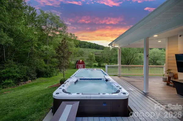 9 Whispering Meadows DR, Fairview, NC 28730