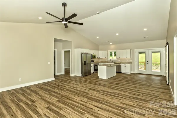 112 Peyton Elaine RD, Clyde, NC 28721