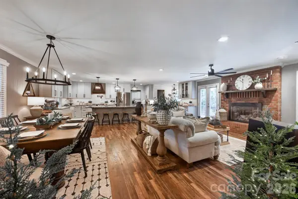 301 Pinecroft LN, Spencer, NC 28159