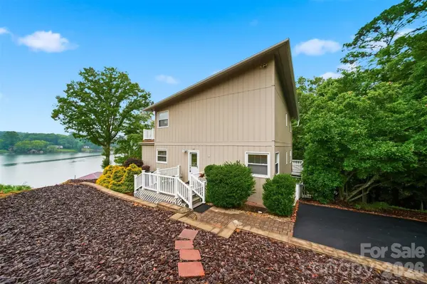 140 Williams Cove LN, Taylorsville, NC 28681