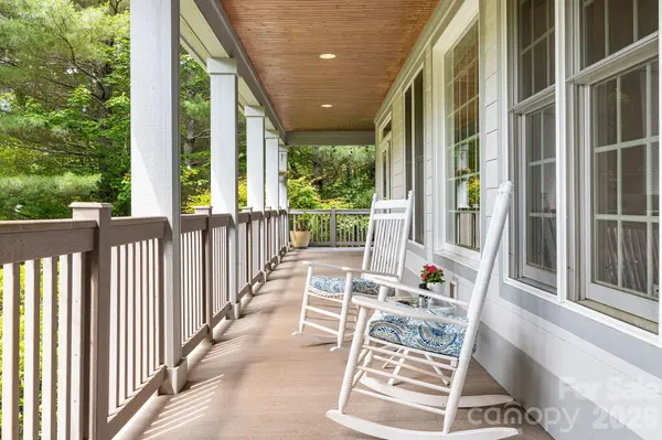 335 Daylily DR, Hendersonville, NC 28739