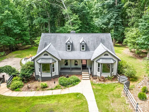 9131 N Pine Hill LN, Charlotte, NC 28215