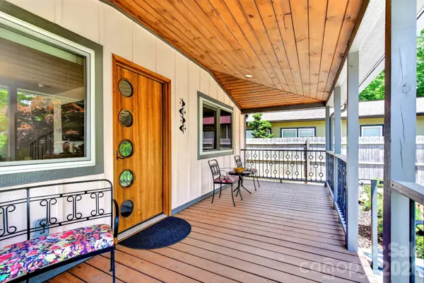 219 Flat Creek RD, Black Mountain, NC 28711