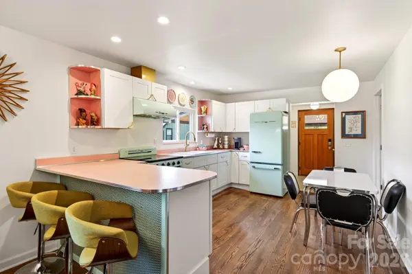 219 Flat Creek RD, Black Mountain, NC 28711