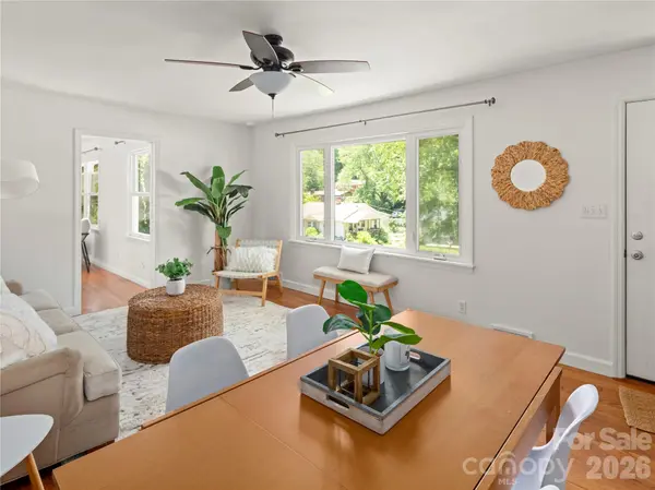 18 Pinewood PL, Asheville, NC 28806